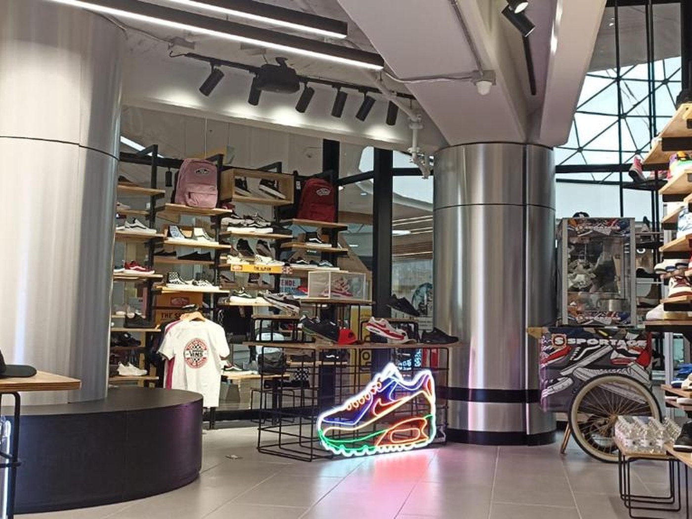 Tienda deportiva en un centro comercial